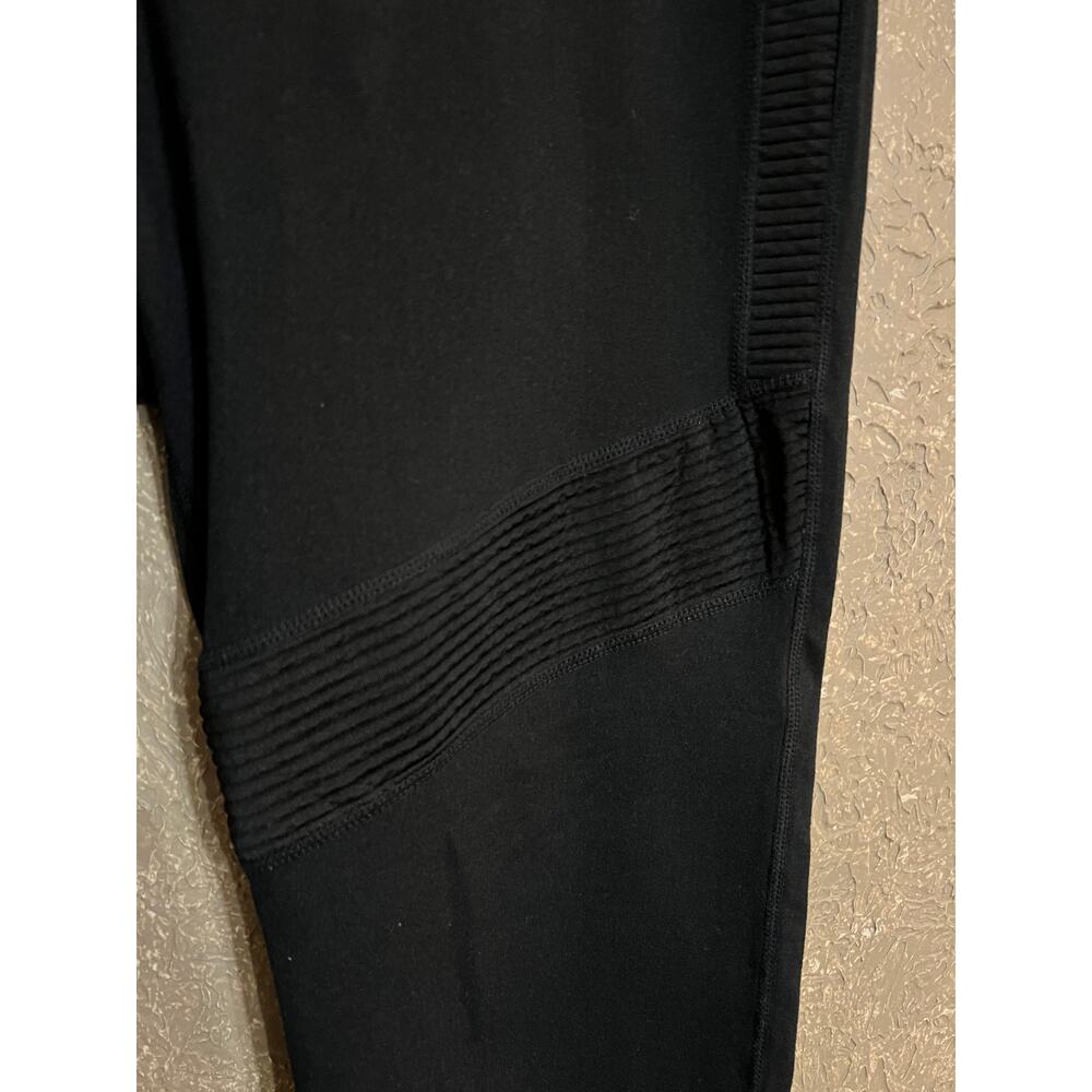 Fabletics Marina Capri Cropped Leggings Pants Size XL Color - Black - Picture 5 of 9